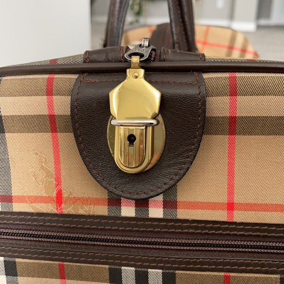 Vintage “Burberry’s” Weekend Bag - Picture 4 of 15